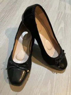 ベネトン　ブラックバレエシューズ リボン付き