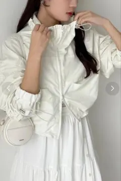 美品 NICE CLAUP フード付きカジュアルナイロンジャケット ホワイト