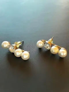 パールとクリスタルのスタッドピアス　大人可愛い