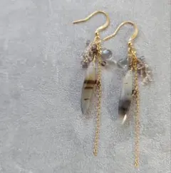 シックなモンタナアゲートのピアス