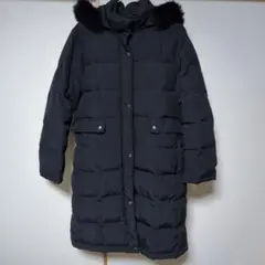 東京スタイルの黒色のダウンコート