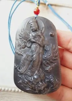 水牛角製 花と鳥(孔雀)の彫刻チョーカー(ペンダント) - メルカリ