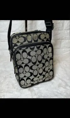 COACH シグネチャー ショルダーバッグ 3層式 斜めがけ 黒 4270