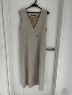 ZARA フェイクスエード ジャンパースカート 白　ベージュ　ベスト　ワンピース