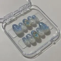 水色と白のグラデーションネイルチップ