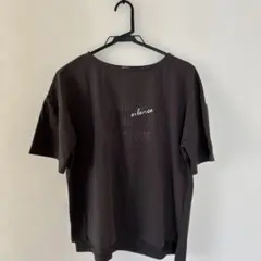 a.v.v ロゴプリント 半袖Tシャツ ダークグレー