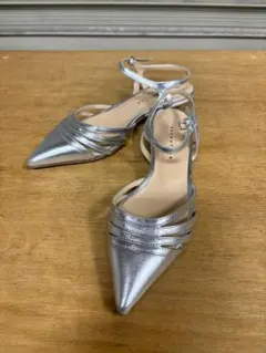 美品 エストネーション ストラップ パンプス シルバー 37 裏張り済のサムネイル