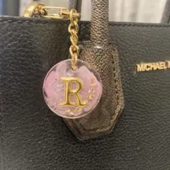 【匿名配送】イニシャル入り(R)レジンキーホルダー