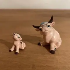 【レトロ可愛い】牛のミニチュア 親子フィギュア 2点セット / 陶器風 置物のサムネイル