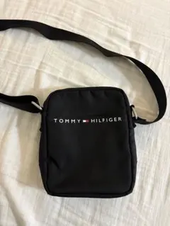 TOMMY HILFIGER ブラック ショルダーバッグ