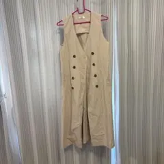 ベージュ ダブルボタン ノースリーブベスト