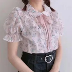 フリル付き花柄シフォンブラウスのサムネイル