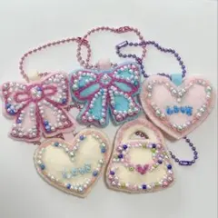 ハンドメイド　キーホルダー　チャーム　刺繍　ビーズ　ハート　リボン