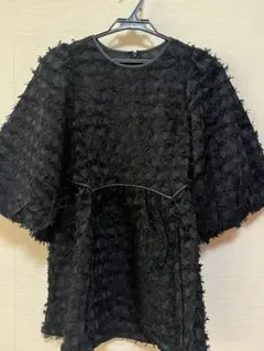 アダムエロペ　フリル付きブラック五分袖トップス