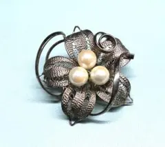 ブローチ　used 　シルバー(銀）やプラチナ・貴金属ではありません　中古