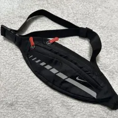 NIKE ナイキ　リフレクター　ショルダーバッグ　ドリンクバッグ　ブラック