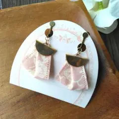 ピンク　タッセル　リボン　花柄　シンプル　イヤリング　白　ミニ