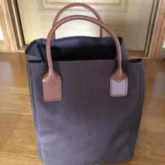 マチが大きく タップリ入る手提げバッグ