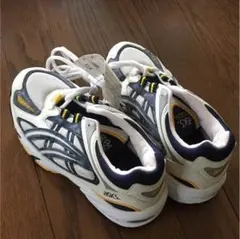 新品♡アシックス 23,0