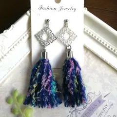 タッセルデザインのピアス /イヤリングネイビー(ハンドメイド)