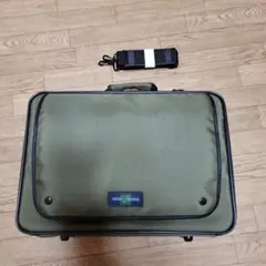 オリーブグリーン ビジネスバッグ