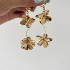 ゴールド フラワー ブライダル 結婚式 花嫁 披露宴 前撮り ピアス イヤリング