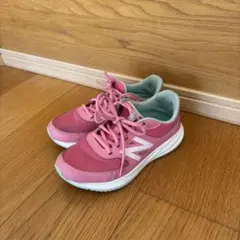 ニューバランス570 女の子スニーカー　ピンク　22cm