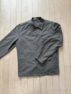 UNIQLO グリーン長袖シャツ ボタン付き