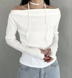 オフショルダー フリル ホワイト長袖トップス　チョーカー付き