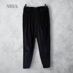 【MIIA ミーア】　タックテーパードパンツ　ブラック　黒　スラックス　綺麗め