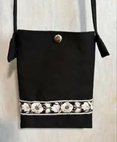 インド刺繍リボンの黒色ポシェット　ハンドメイド