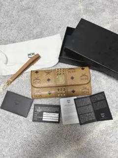 毎日値下げ！早い者勝ち♫【MCM】長財布 ロゴ 正規品 韓国のサムネイル
