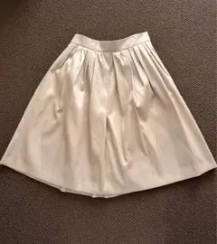 UNITED ARROWS フレアスカート ベージュ 光沢　ユナイテッドアローズのサムネイル