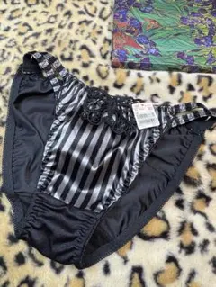 エメフィール　廃盤モデル　ストライプ　光沢　ツルツル　単品ショーツ