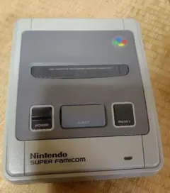 スーパーファミコン本体＋純正コントローラー2個、ACアダプター、AVケーブル付