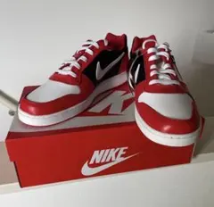 Nike スニーカー　AQ1774-101 28.5センチのサムネイル
