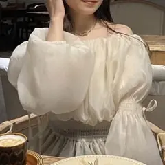 ジュノア　オフショルシアーボリュームブラウス　長袖ブラウス　アイボリー　Lサイズ