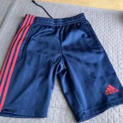 adidasジュニアハーフパンツSサイズ