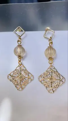 ハンドメイド ゴールドピアス フラワー透かしデザイン 上品アクセサリー