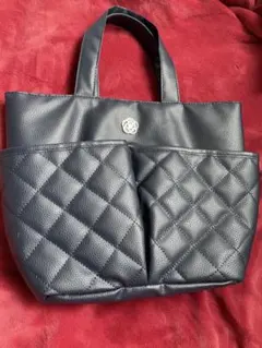 クレイサス　キルティング　トートバッグ ネイビー　大きな外ポケット二つ付