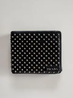 PRADA プラダ スタッズ 二つ折り財布 ブラック レザー 블랙
