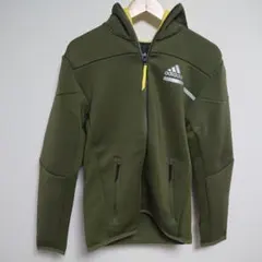 アディダスのパーカーM
