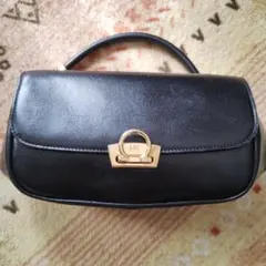 ブラックレザーハンドバッグ ゴールド金具付き