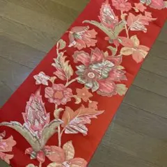 ✴️タイムセール✴️和風テーブルランナー　８７赤花柄刺繍