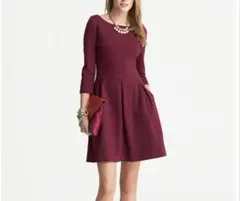 バナナ・リパブリック/ワインレッドの姿