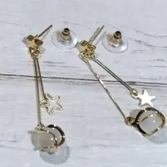 【匿名配送✨新品】ピアス　星　ゴールド　ゆれるピアス　ロングピアス　スター