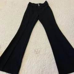黒 フレアパンツ 装飾ボタン付き