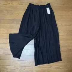 【新品未使用】ユニクロ UNIQLO シフォンプリーツスカートパンツ　ブラック