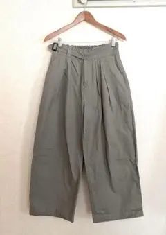 グレージュ タック入りバックゴムワイドパンツ
