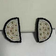 ハンドメイド ビーズ刺繍 半月形イヤリング